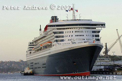 QM2 at Garden Island from Woolloomooloo Bay.