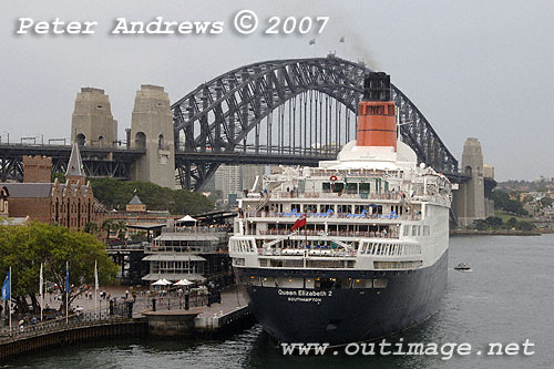 QE2 at Circular Quay Sydney.