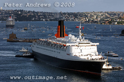 Queen Elizabeth II steaming towards Circular Quay.