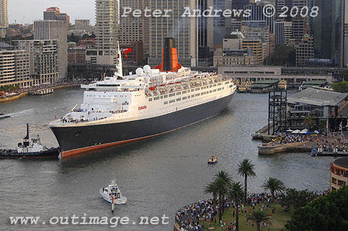 Queen Elizabeth II moving astern into Circular Quay.