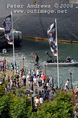 Street theatre at Circular Quay, Sydney.