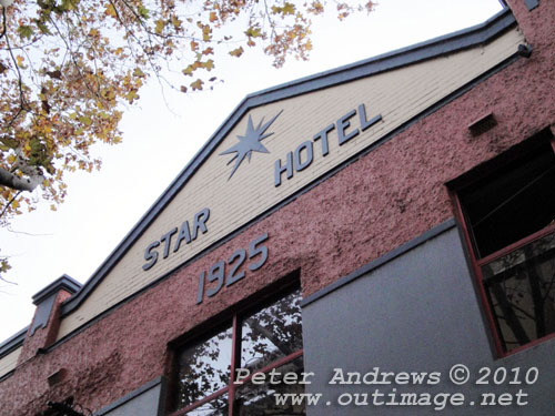 The Star Hotel - 1925, Newcastle. Photo copyright Peter Andrews, Outimage Publications.