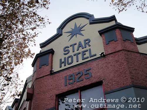 The Star Hotel - 1925, Newcastle. Photo copyright Peter Andrews, Outimage Publications.