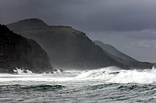 A Winter surf at Coalcliff