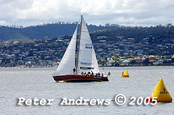 Koomooloo crosses the finishing line of the 2005 Rolex Sydney Hobart.