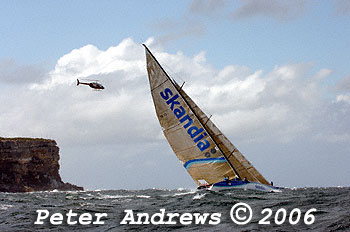 Grant Wharington's 98 foot IRC Maxi Skandia leads the fleet out of the harbour after the 2006 Sydney to Gold Coast Yacht Race.