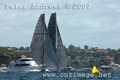 Wild Oats passing City Index Leopard on Sydney Harbour.