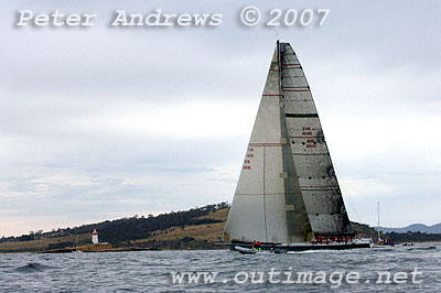 Wild Oats at the mouth of the Derwent River.