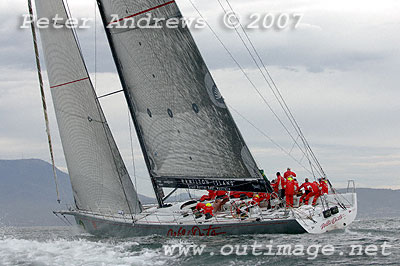 Wild Oats working up the Derwent with Mount Wellington in the background.