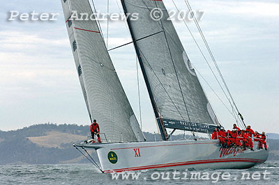 Wild Oats working up the Derwent River.