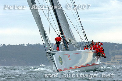 Wild Oats working up the Derwent River.