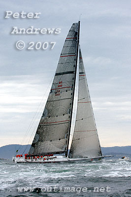 Wild Oats working up the Derwent River.