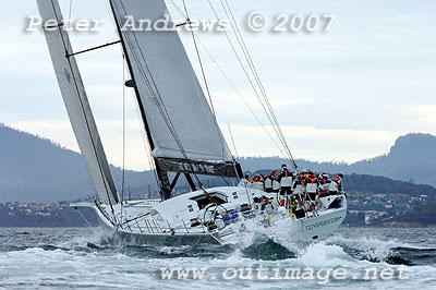 Mike Slade's City Index Leopard on its final approach to the Hobart finishing line during the 2007 Rolex Sydney Hobart Yacht Race.
