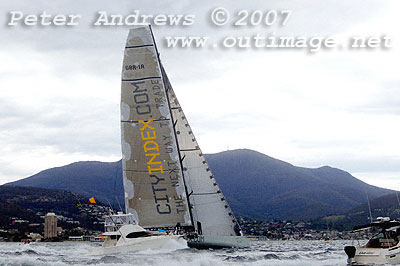 Approaching the Hobart finishing line.