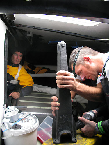 Bouwe Bekking watches on as Xabier Fernandez and Pepe Ribes attempt to repair steering damage to Telefonica Blue, which occured shortly after the start of leg 1. Photo copyright Gabriele Olivo - Equipo Telefonica.