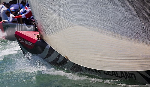 BMW Oracle Racing and Team Origin, Louis Vuitton Pacific Series, Auckland, 6/02/2009. Photo copyright Stefano Gattini / www.carloborlenghi.com